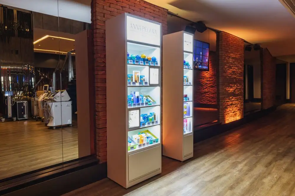 Halilaivorystudio Kft. Október 6. utca luxus szalon belső tér